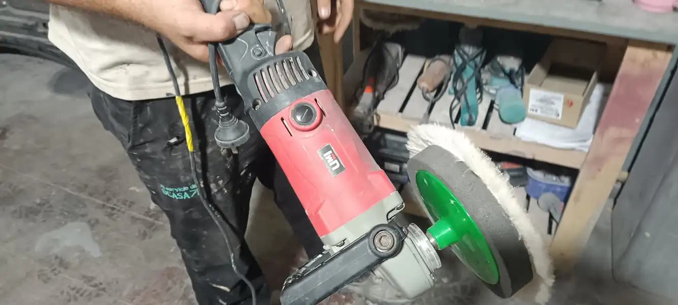 PULIDORA MARCA UMI CON ACCESORIOS