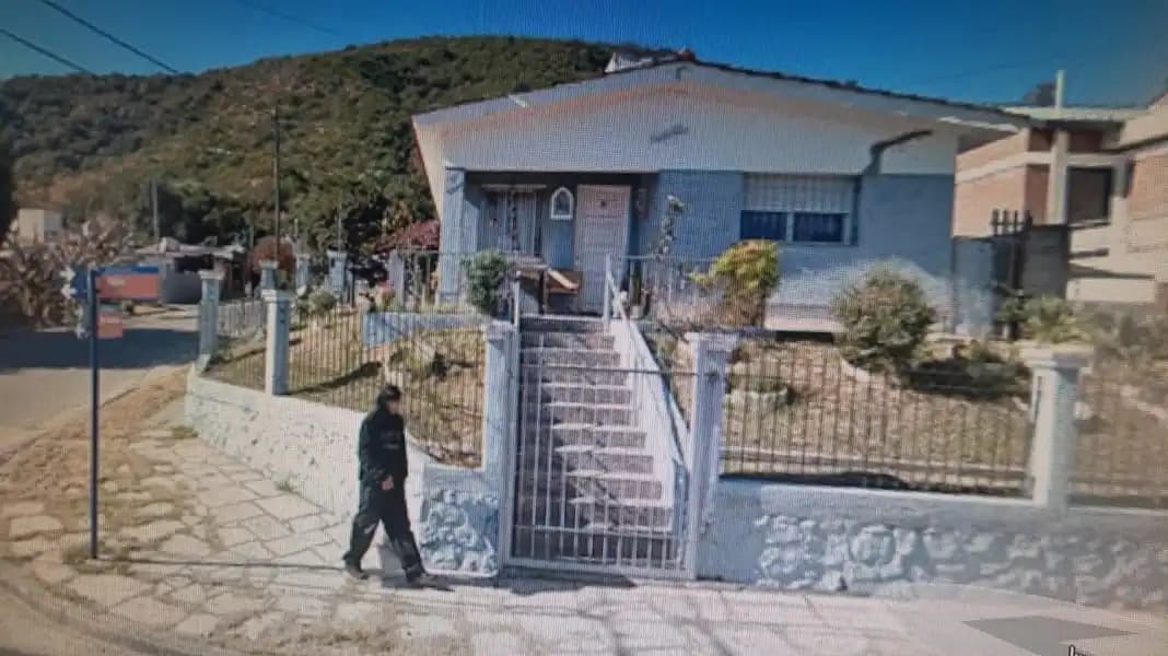 CASA  CARLOS PAZ Y DEPTO A TERMINAR