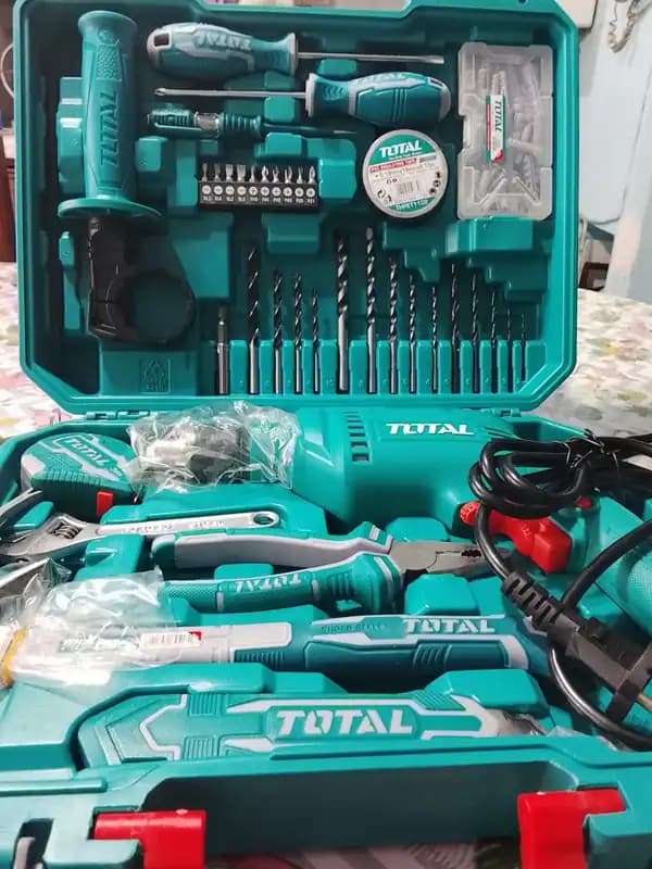 KIT DE TALADRO Y HERRAMIENTAS MANUALES