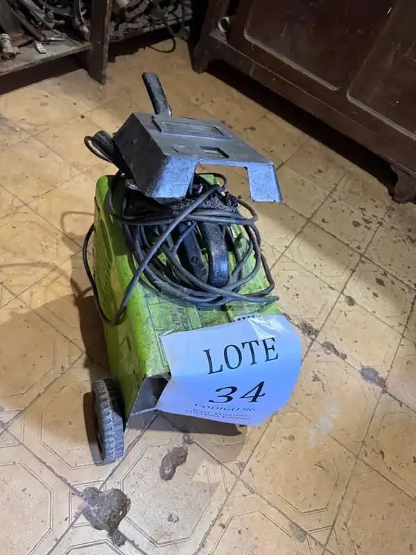 Lote 34 : 1 aspiradora y 1 soldadora electrica.
