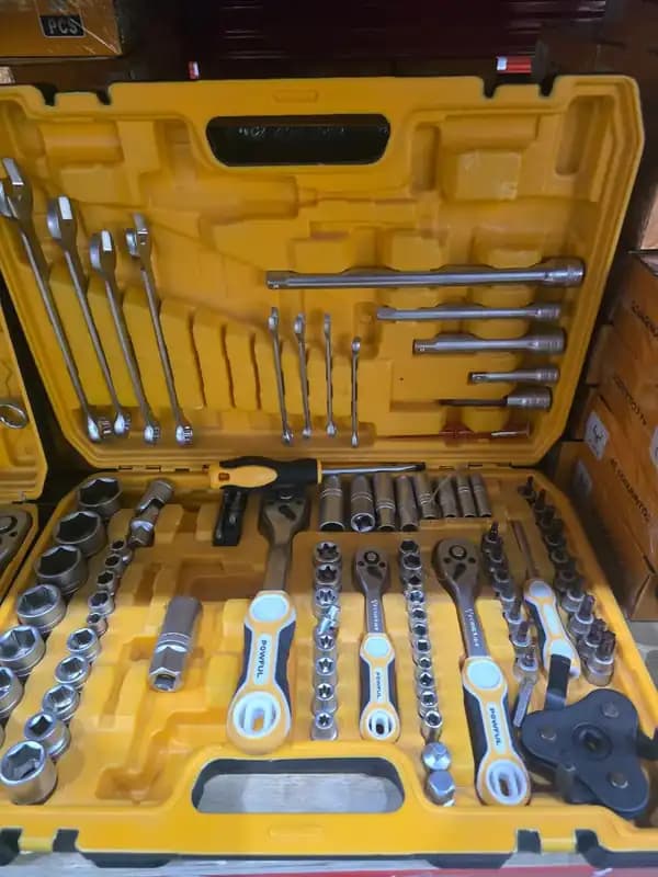 Juego de llaves 121 piezas NUEVO
