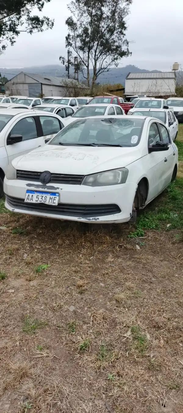 (5) VOLKSWAGEN	VOYAGE 1.6 MSI - Sedan 4p