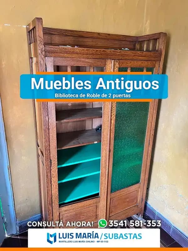 UNA VITRINA BIBLIOTECA DE ESTILO Y EN MADERA ROBLE