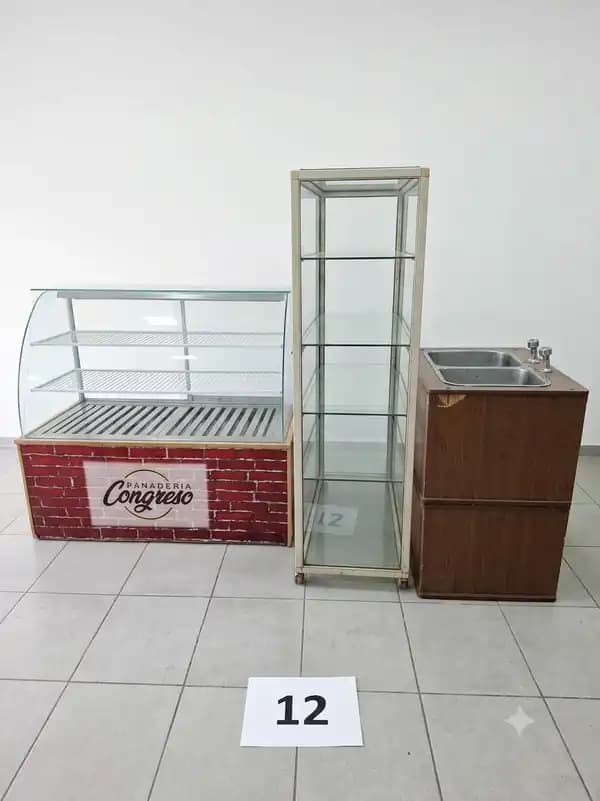 EXHIBIDORAS DE MASAS + MUEBLE CON BACHA