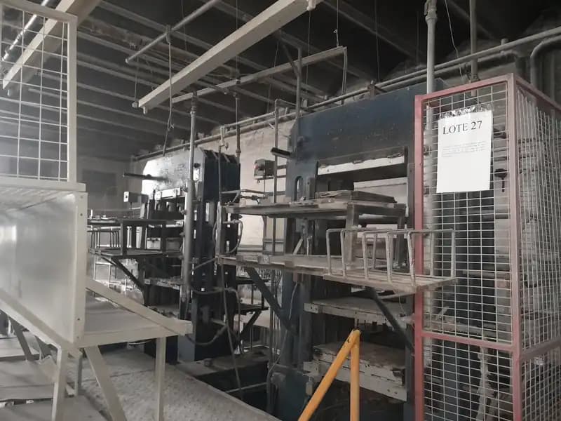 LOTE 27 - DOS PRENSAS HIDRAULICAS DE 5 PLATOS