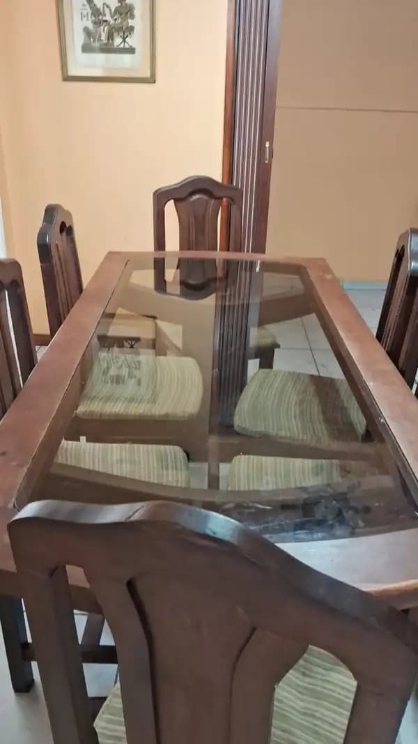 LOTE NRO 1: MESA COMEDOR + 6 SILLAS
