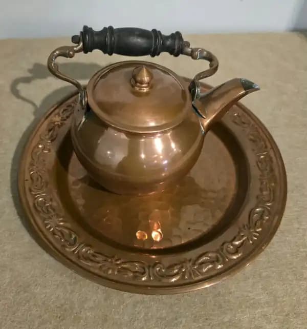 Conjunto plato y pava de cobre impecables