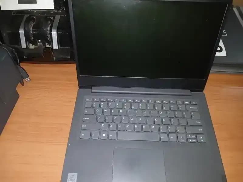 LOTE 14- Notebook Lenovo