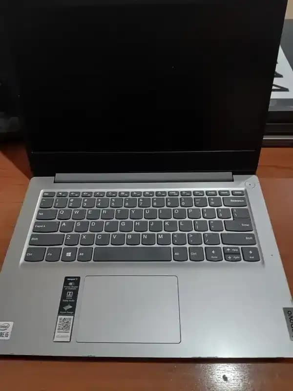 LOTE 15 - Notebook Lenovo