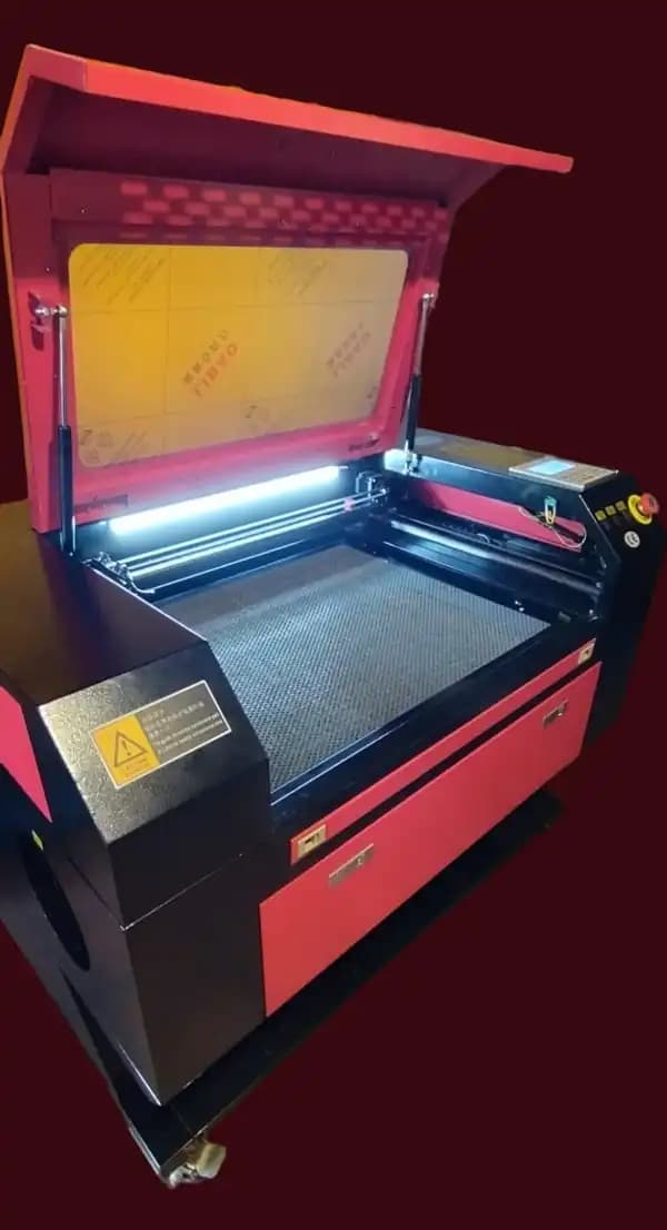 MAQUINA DE CORTE Y GRABADO LASER