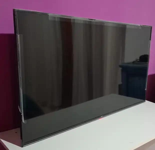 TV 53" Aprox. - Marca QUINT