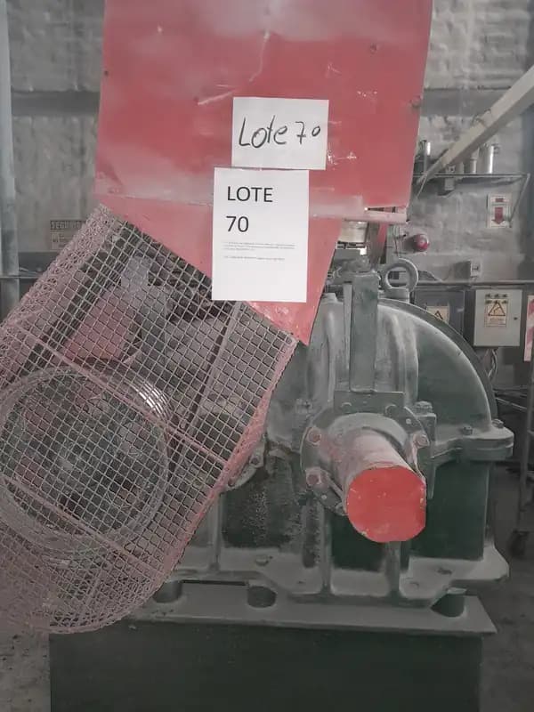 LOTE 70 - MEZCLADORA