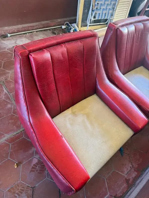 Dos sillones de 1 cuerpo cuerina roja exc oport