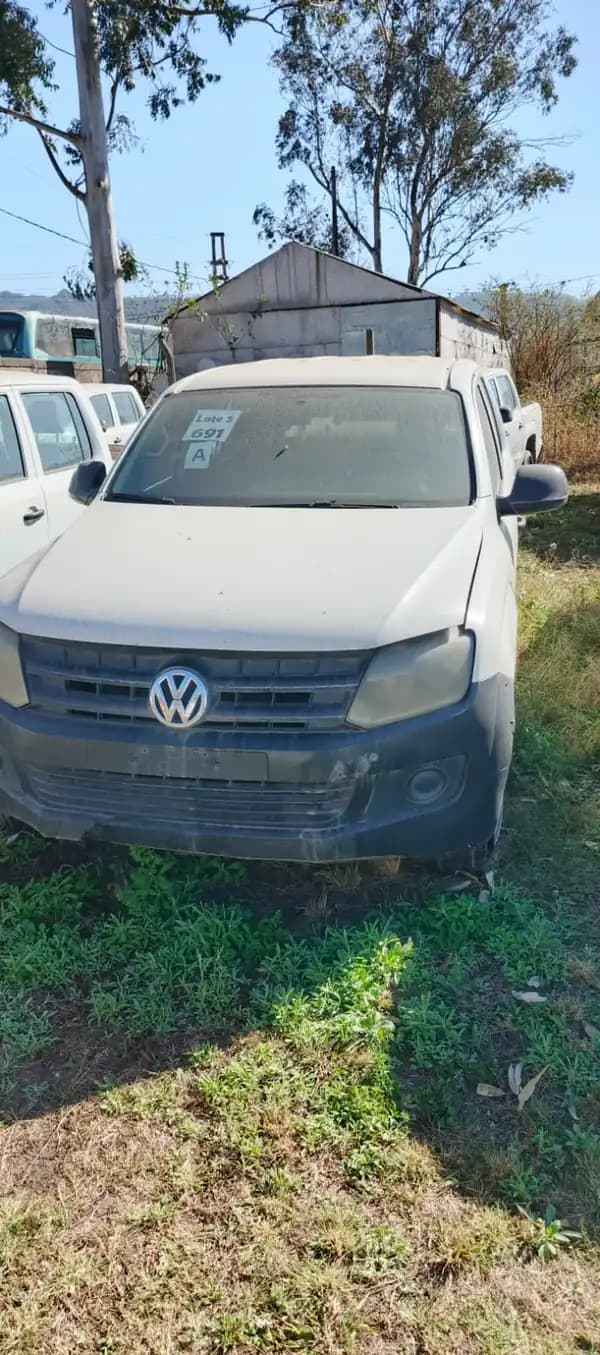 (2) VOLKSWAGEN	AMAROK
