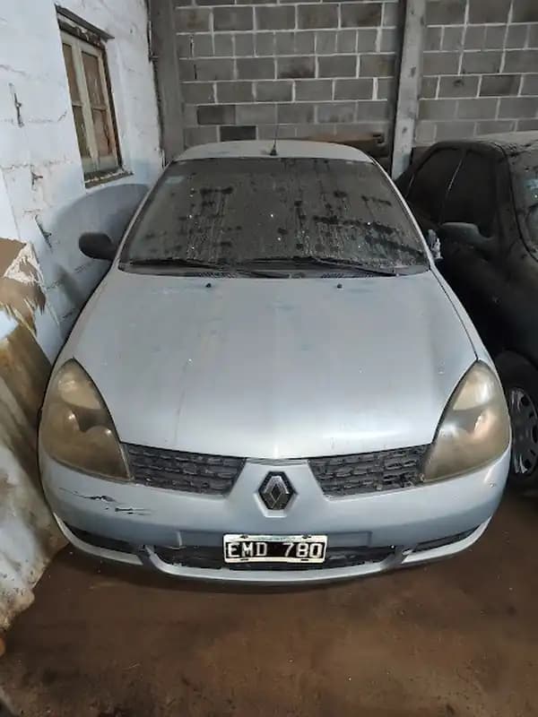 Clio Authentique 1.2 16v, año 2004