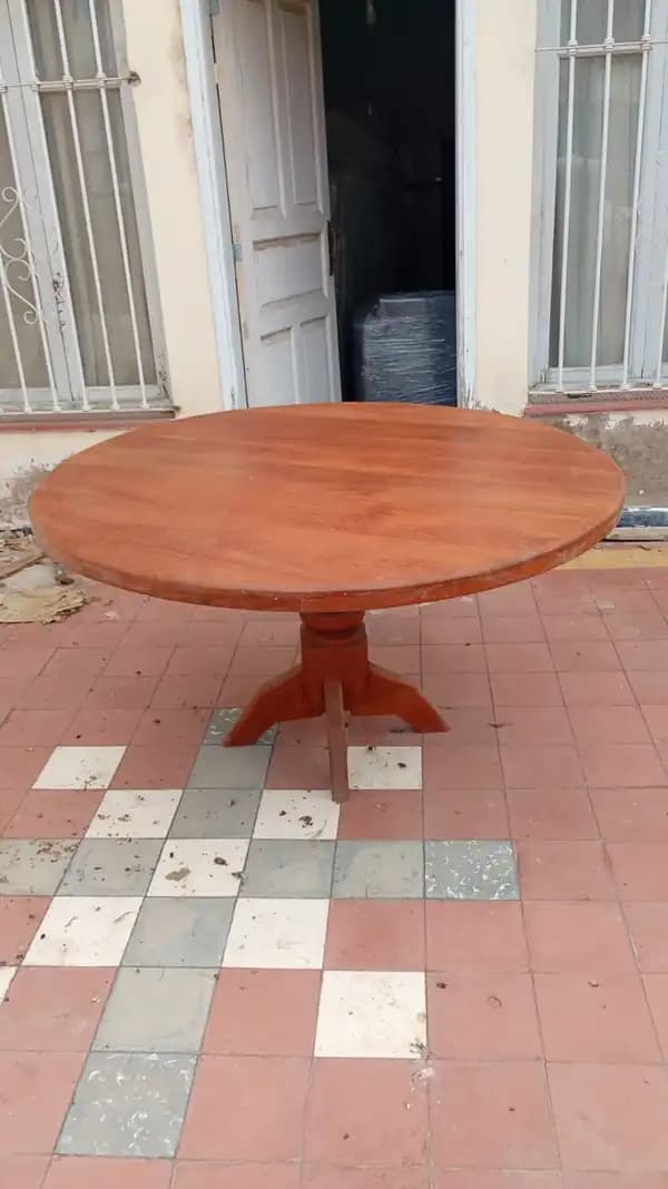 mesa con  4 sillas