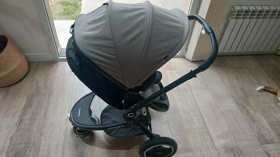 COCHE PARA NIÑO - Marca CARESTINO-FERRO
