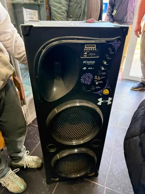 OP EQUIPO DE MUSICA MARCA KIOTO EN FUNCIONAMIENTO