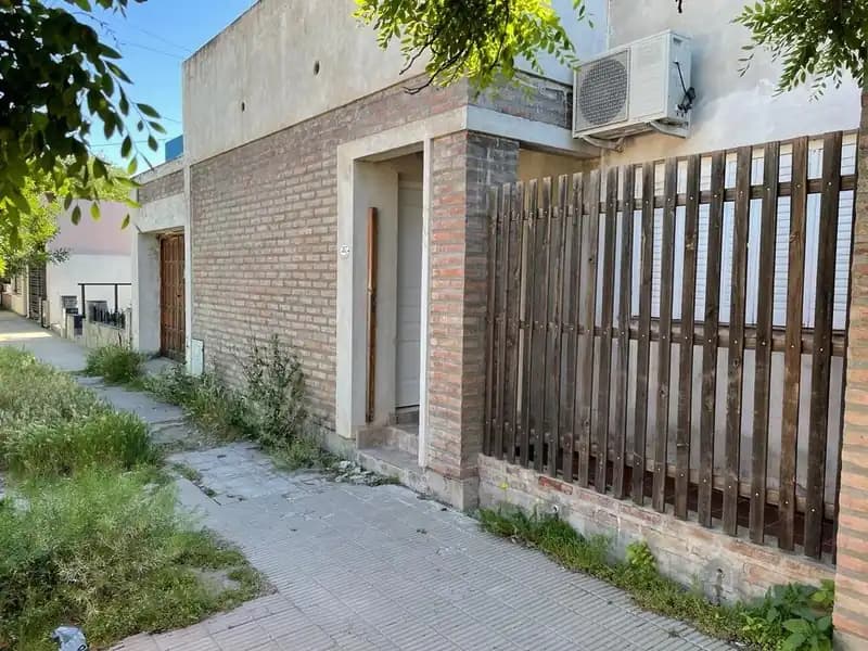 50 % Titularidad Casa s/Cervantes Santa Rosa