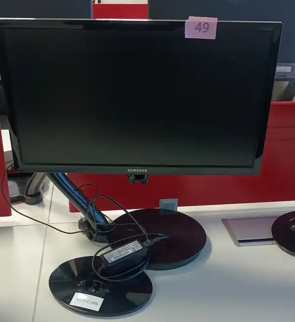 MONITOR SAMSUNG LED 22"  c/ Soporte interactivo mo