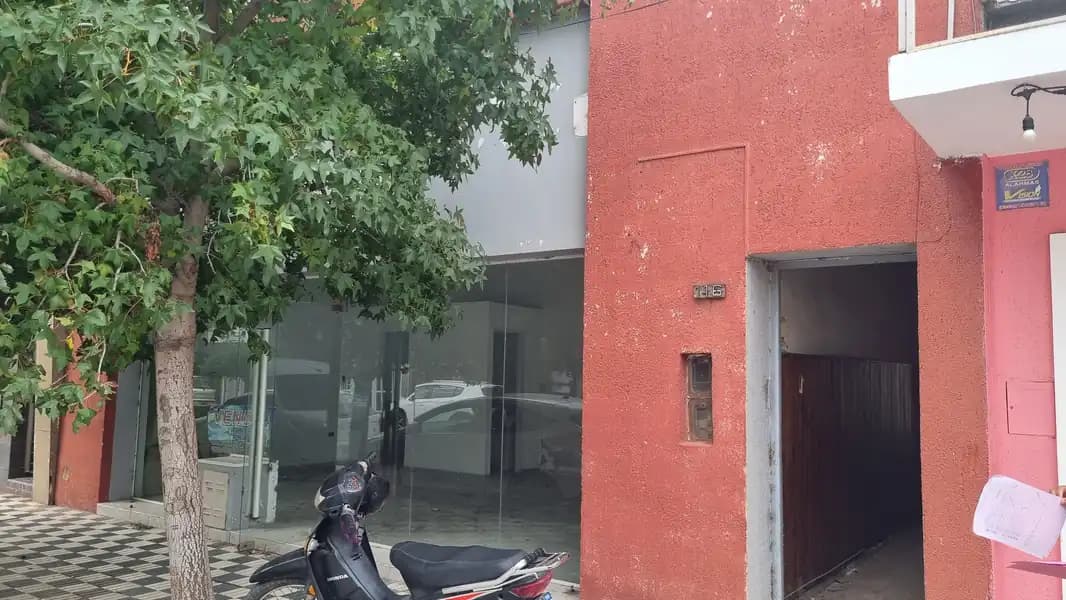 VIVIENDA CON LOCAL COMERCIAL EN OLIVA