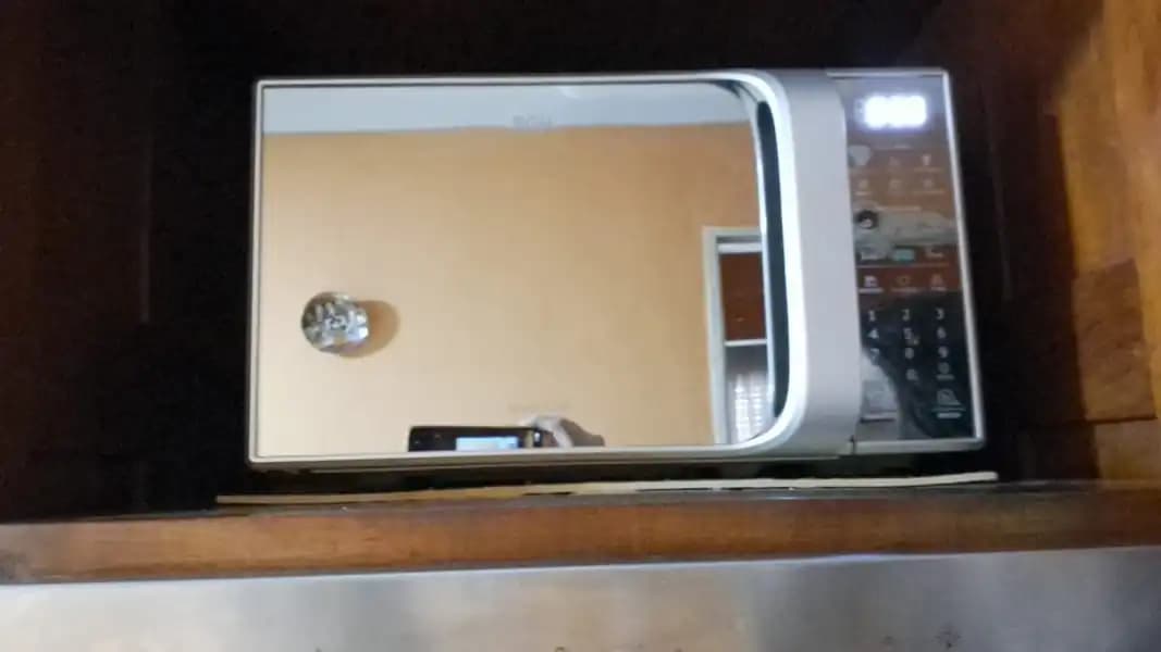 LOTE NRO 6: MICROONDAS MARCA BGH