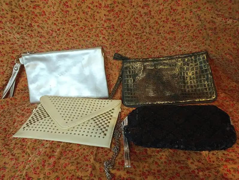 LOTE DE CARTERAS Y SOBRES