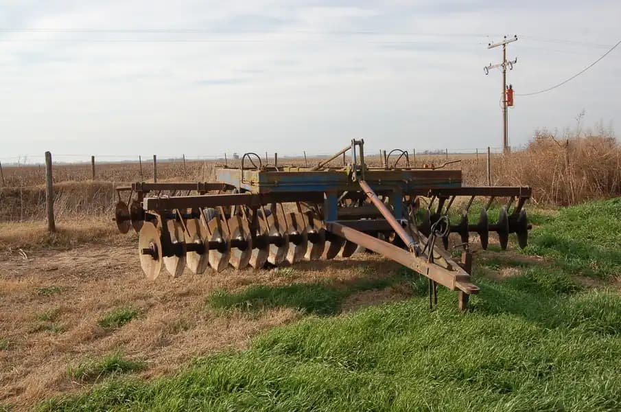 RASTRA 44 DISCOS DESENCONTRADA  MARCA AGROINDUSTRI