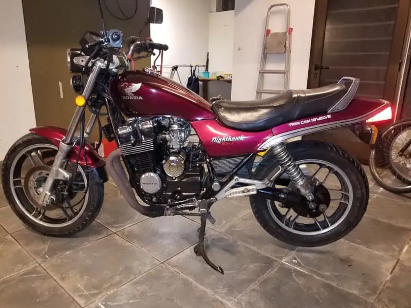 Honda NightHawk SC 650, mod 83. Restaurada a cero