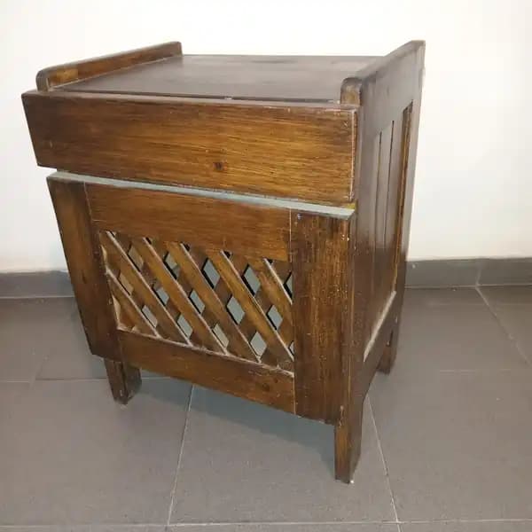 MESITA DE LUZ DE MADERA MACIZA