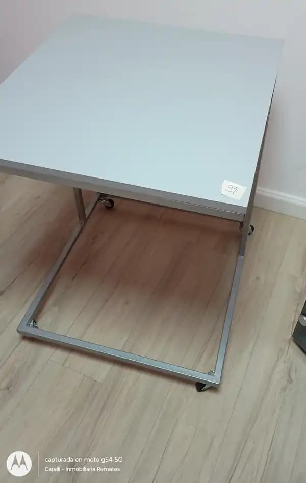 Mesa con rueditas 066x060x74 alt