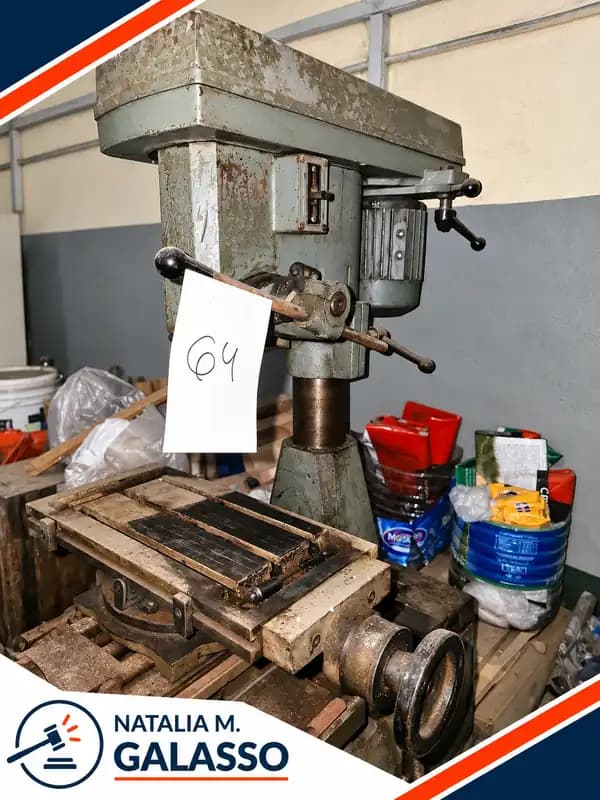Taladro de banco industrial con mesa en cruz