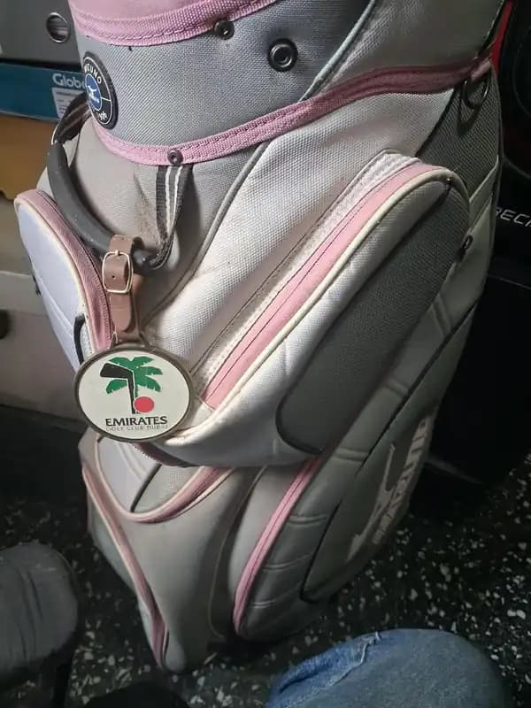 BOLSO DE  GOLF CON PALOS CON SUS FUNDAS