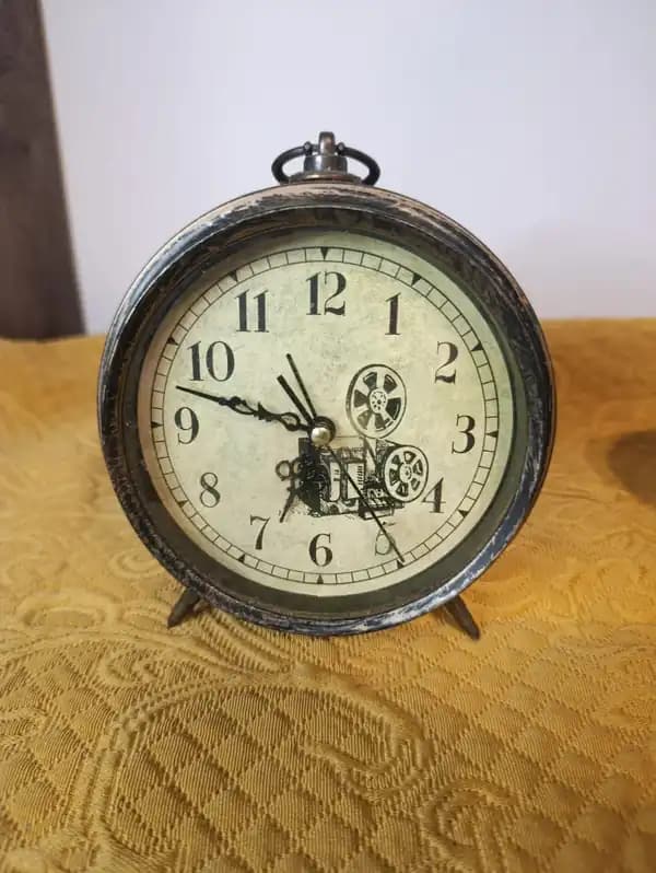 Reloj tipo vintage a pila