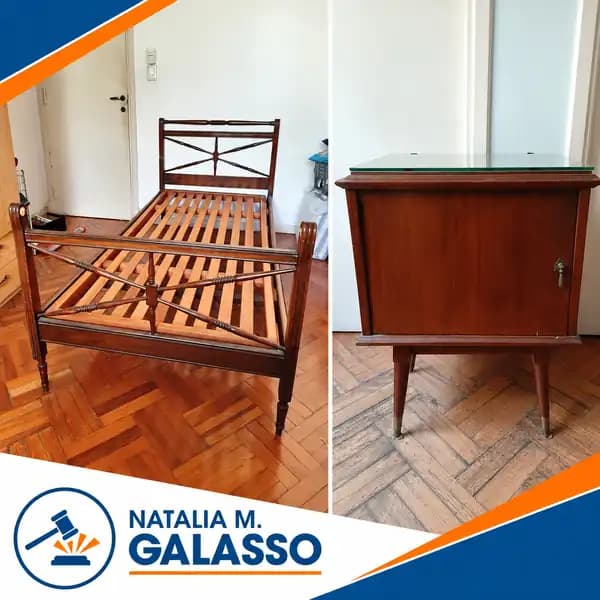 2 CAMAS DE MADERA ESTILO CLASICO + MESA DE LUZ