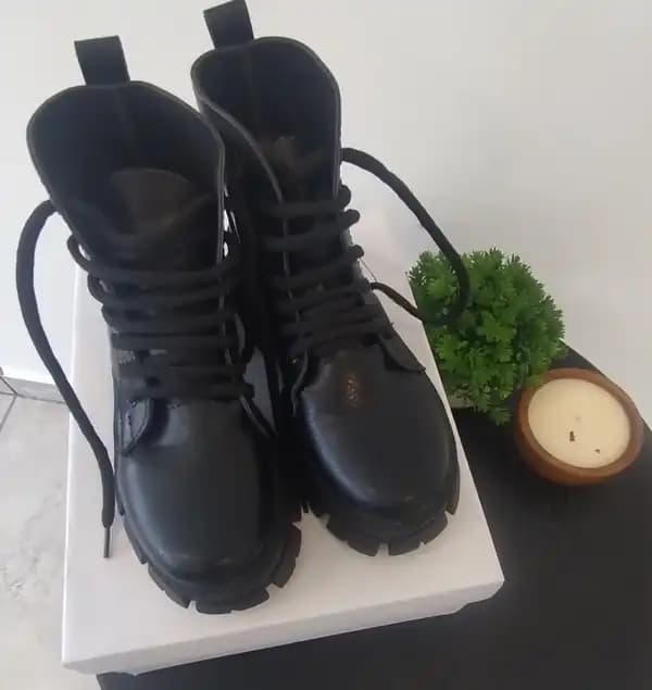 BORCEGOS COLOR NEGRO SIMIL CUERO