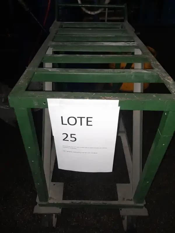 LOTE 25 - CARRO CON RUEDAS
