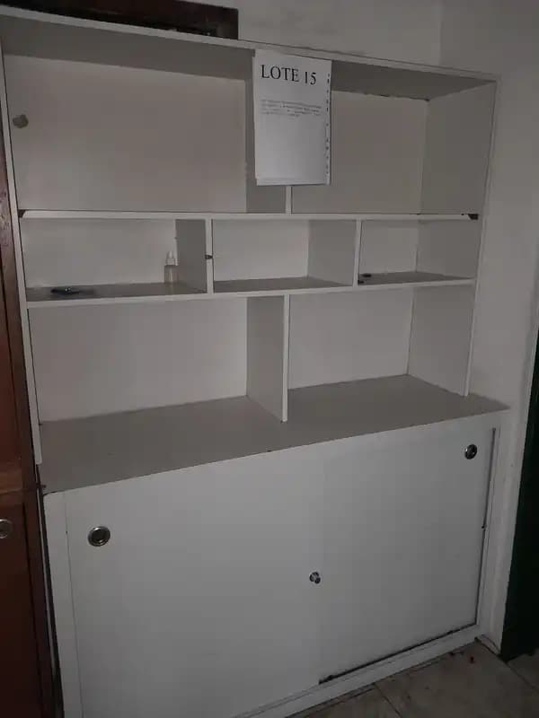 LOTE 15 - MUEBLES PARA OFICINA