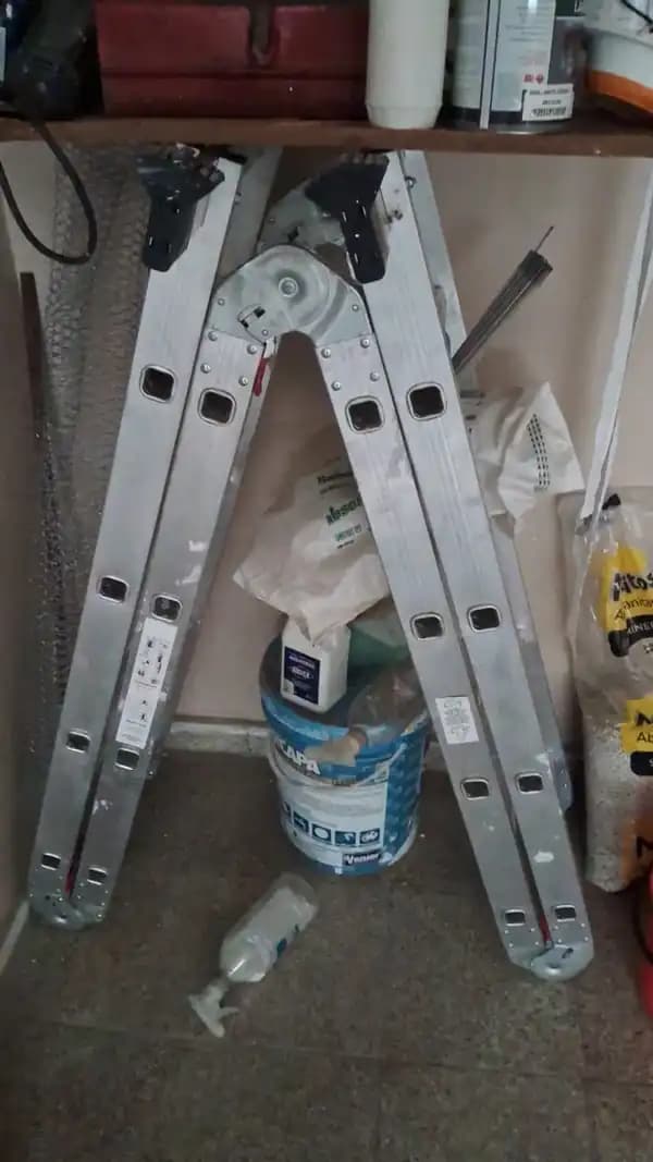 LOTE NRO 7:  ESCALERA DE ALUMINIO PLEGABLE