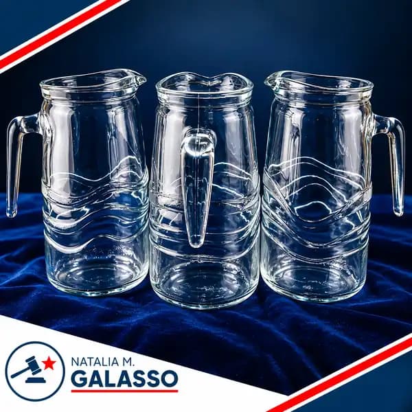 3 jarras de vidrio transparente
