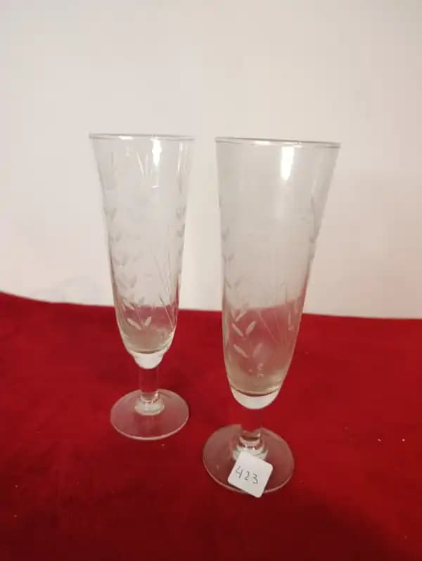 Conjunto de copas de champagne 5 unidades y licor