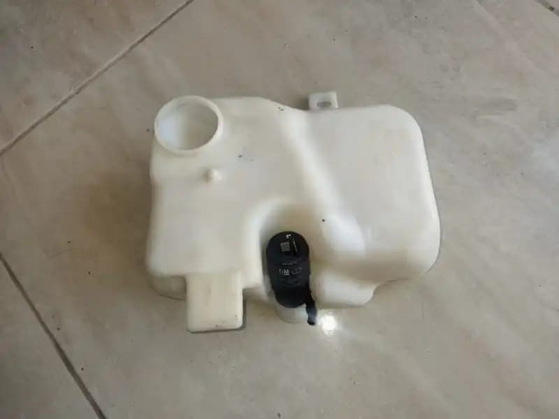 Depósito de agua para limpia vidrio Corsa