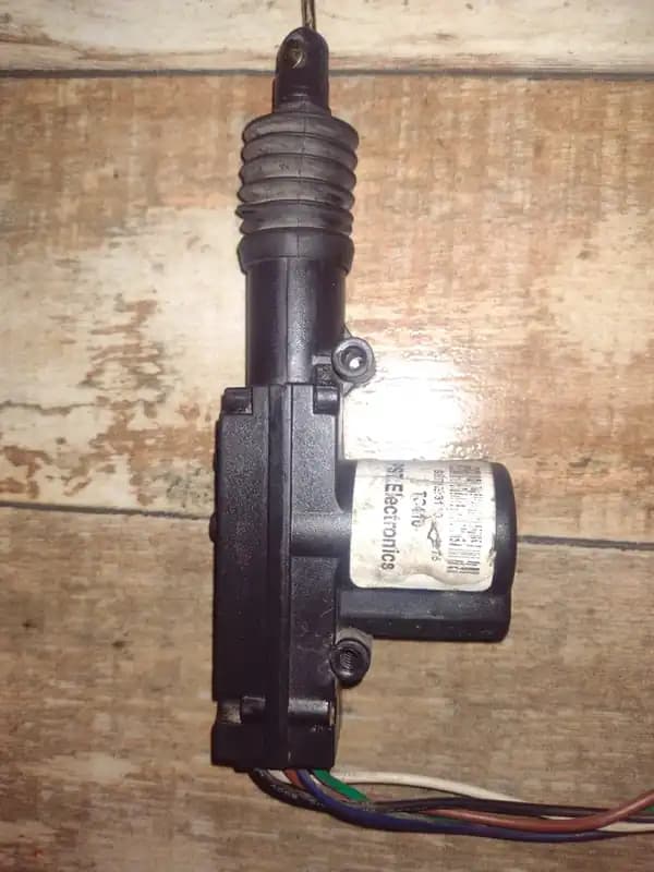 4 Motor traba puerta universal
