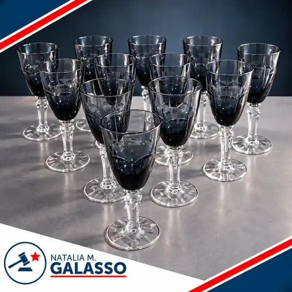 12 copas de cristal oscuro o ahumado