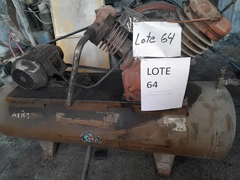 LOTE 64 - COMPRESOR BICILINDRICO