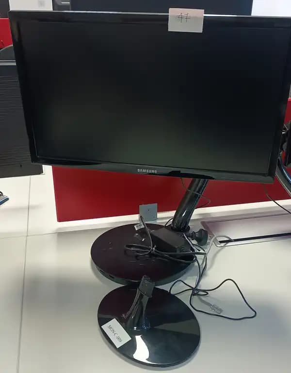MONITOR SAMSUNG LED 22"  c/ Soporte interactivo mo