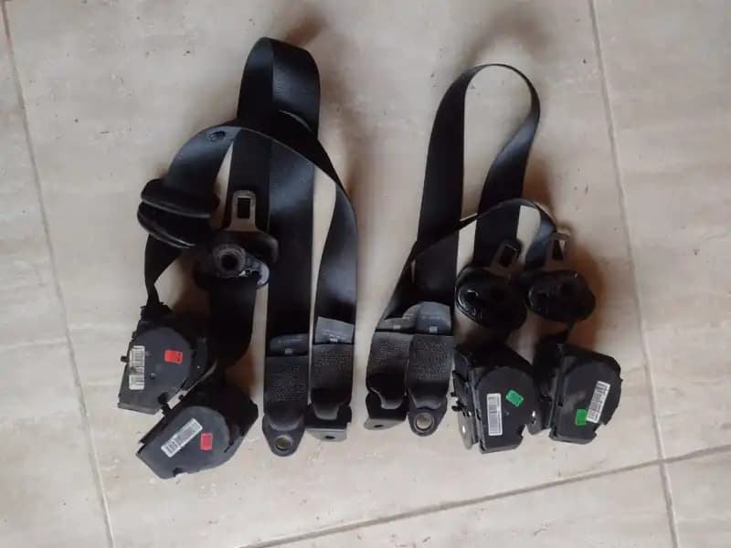 Cinturón de seguridad corsa 1.4