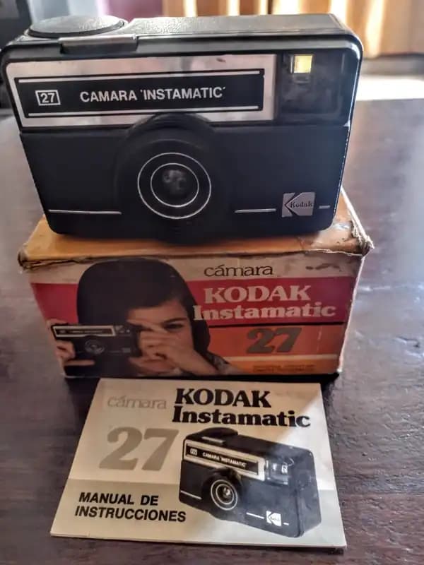 KODAK INSTAMATIC CON CAJA ORIGINAL Y MANUAL