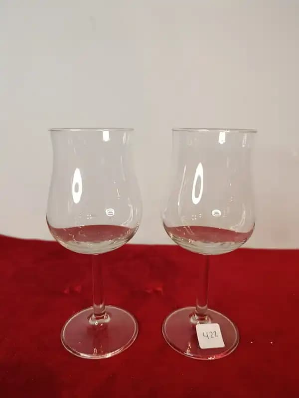 Trio copas forma de gota agua o vino