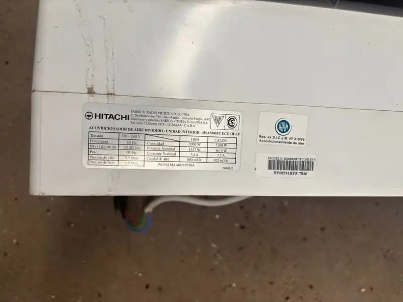 UN AIRE ACONDICIONADO MARCA HITACHI ECO OP UNICA